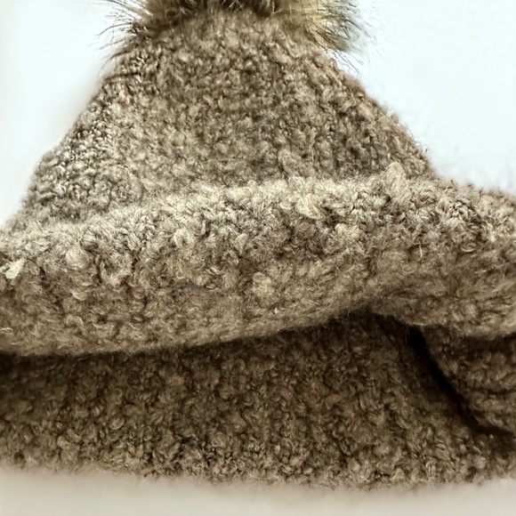 Aritzia Wilfred Free Beanie Pom Hat - Brown - Picture 5 of 6
